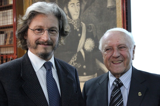 El rector Carlos Ruta con el Director de la Biblioteca Popular de San Martin, Mario Bernabe.