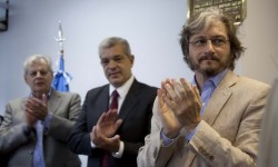 El decano del IIB Alberto Frasch, el ministro de Agricultura de la Nación Julián Domínguez y el rector Carlos Ruta en el lanzamiento de la Ingeniería en Agrobiotecnología en Chascomús