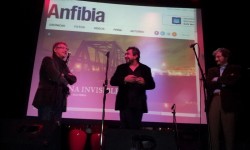 El director de Lectura Mundi Mario Greco, el periodista Cristian Alarcón y el rector Carlos Ruta presentaron Revista Anfibia, un proyecto digital de la UNSAM y la Fundación Nuevo Periodismo Iberoamericano de Colombia