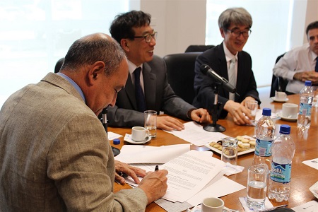 Firma de convenio con la Universidad Ajou de Corea del Sur