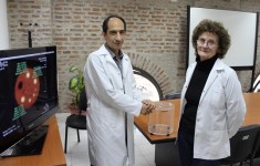 La licenciada Amalia Pérez y el doctor Alejandro Valda de la Escuela de Ciencia y Tecnología