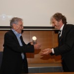 Carlos Ruta entregó el título de doctor Honoris Causa al escritor israelí Amos Oz