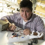 Un estudiante de la UNSAM desarrolló un brazo electrónico de bajo costo