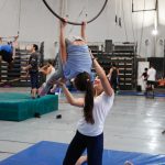 Estudiantes de Artes Circenses dictaron clases a niños y niñas de escuelas primarias intensificadas en educación física