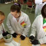 Se realizó un taller experimental de ciencia para niños y niñas en Chascomús