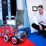 Un estudiante de la UNSAM diseñó un dispositivo para automatizar sillas de ruedas